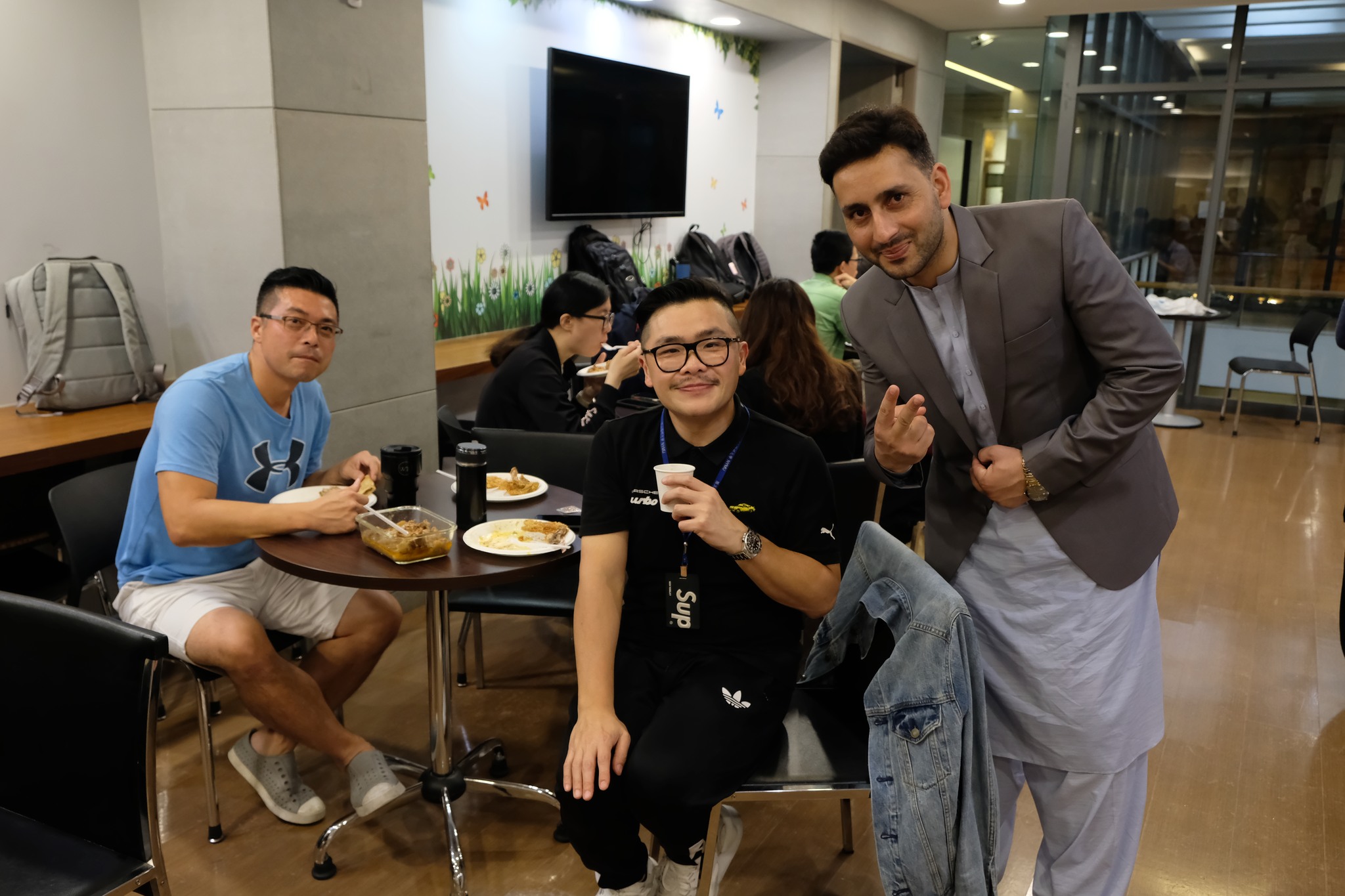 Introducing the Culture of Muslim Eid al-Fitr.